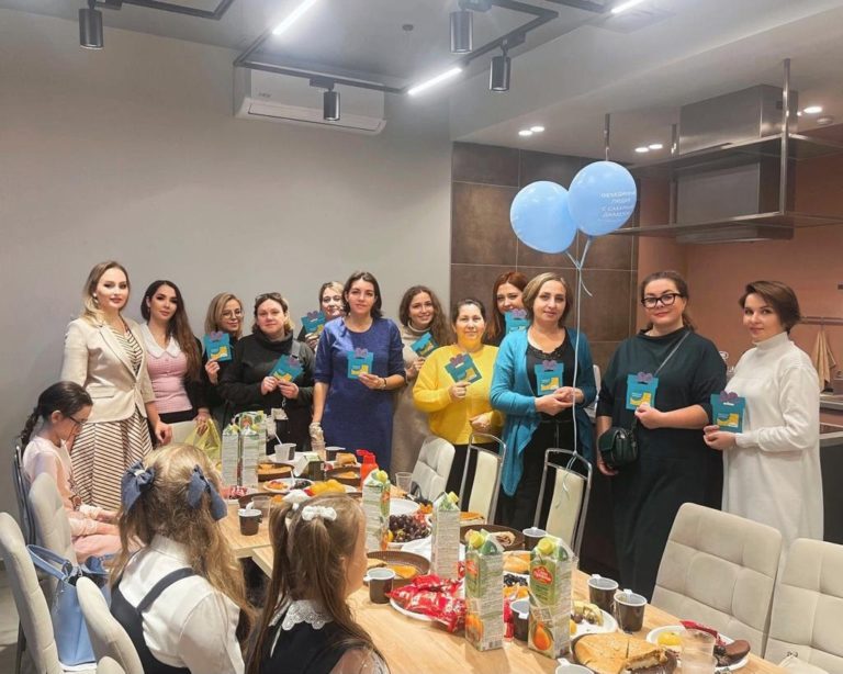 27 ноября Председатель АРСИ Марина Алексеевна Григорьева и Сопредседатель АРСИ Светлана Айдыновна Салиховой организовали мероприятие, посвященное Дню Матери для самых замечательных мам АРСИ в коворкинге «Добрая Казань» Добрая Казань .